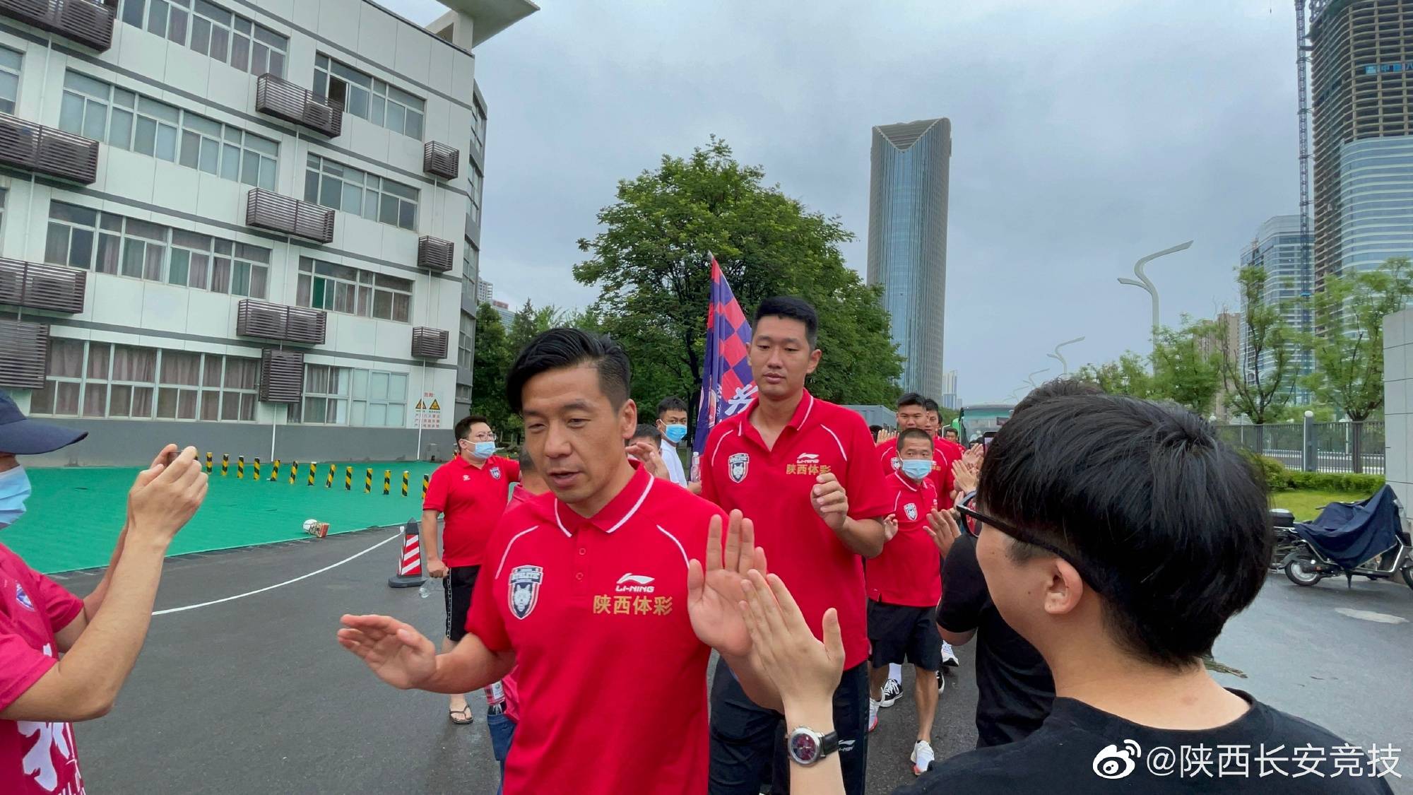 危机重重！球队眼看胜利需踏上征程