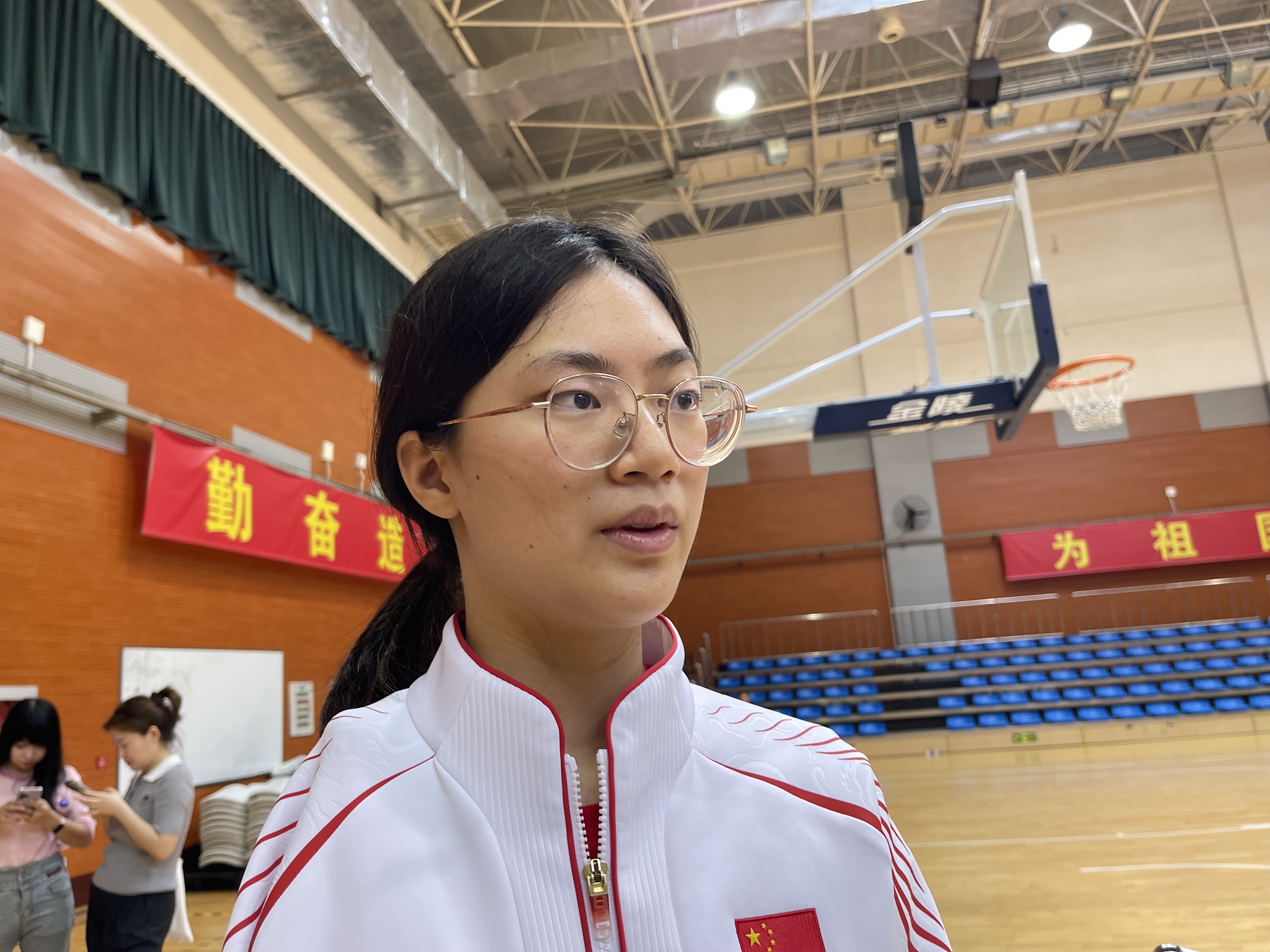 欧洲运动员刷新全国最快记录站上领奖台